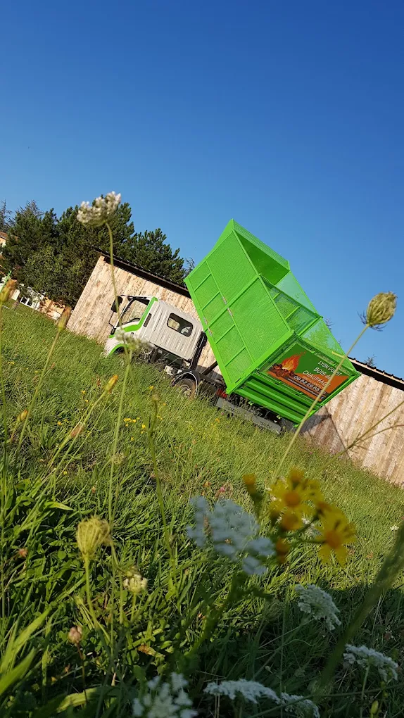 Camion benne de livraison Lyon Ouest Bois de Chauffage
